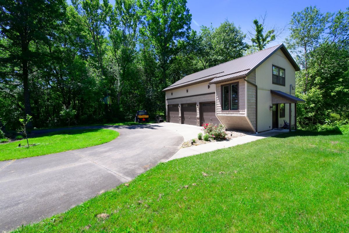 Separate M-I-L Apartment and 3 Car Garage