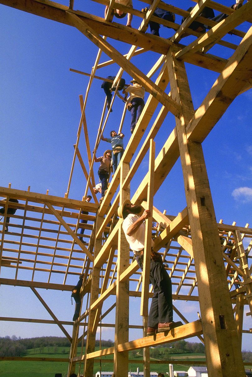 amish-barn-raising-1.jpg