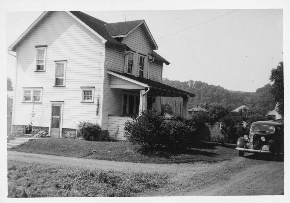 celuch-joseph-1940s-aldene-newcomerstown-home.jpg