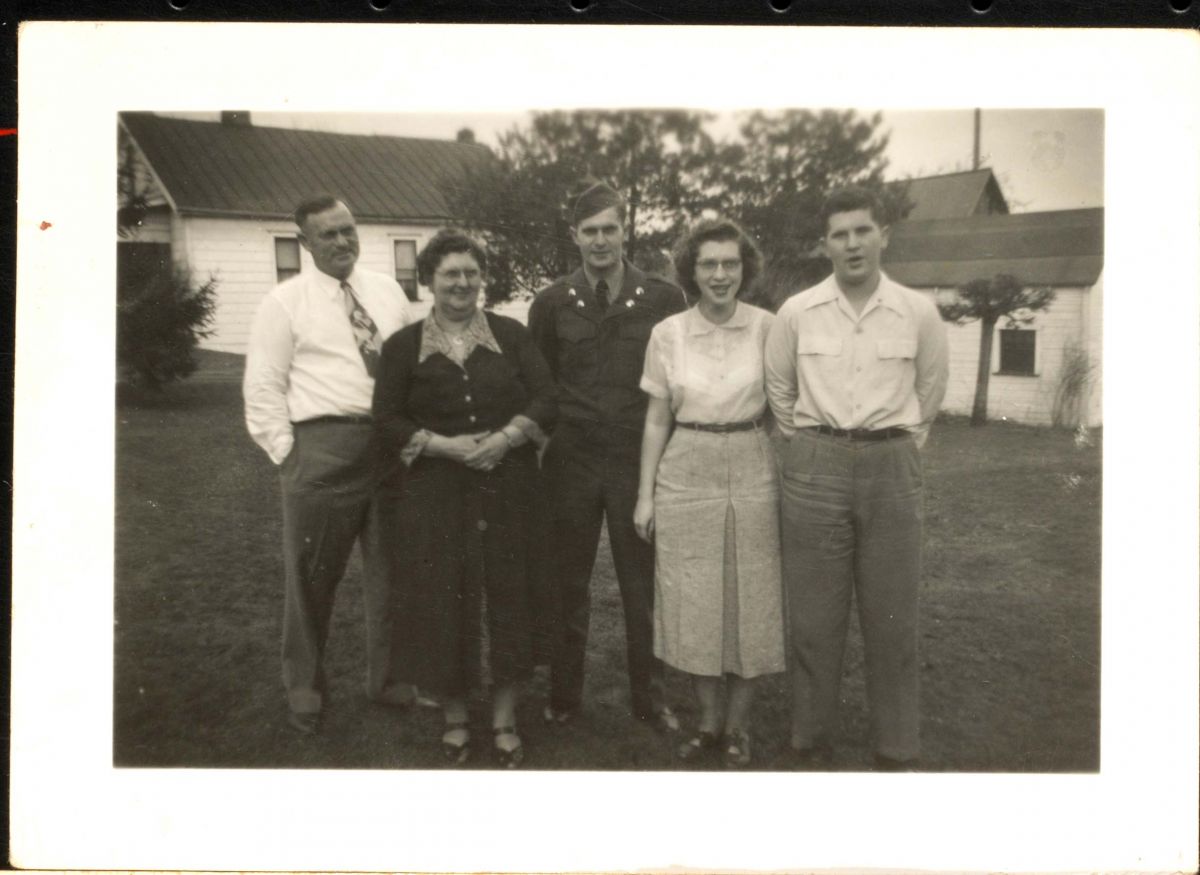 hoobler-jim-1940s-family.jpg