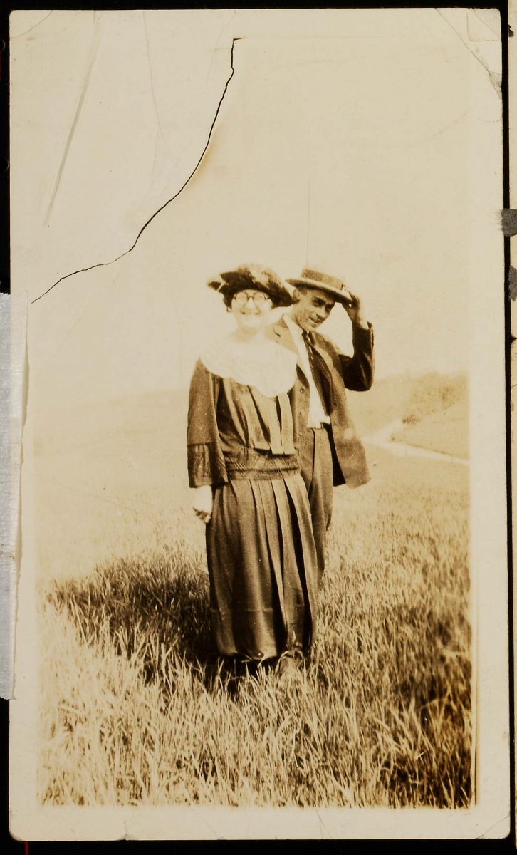 hoobler-jim-irma-1920s-in-field.jpg