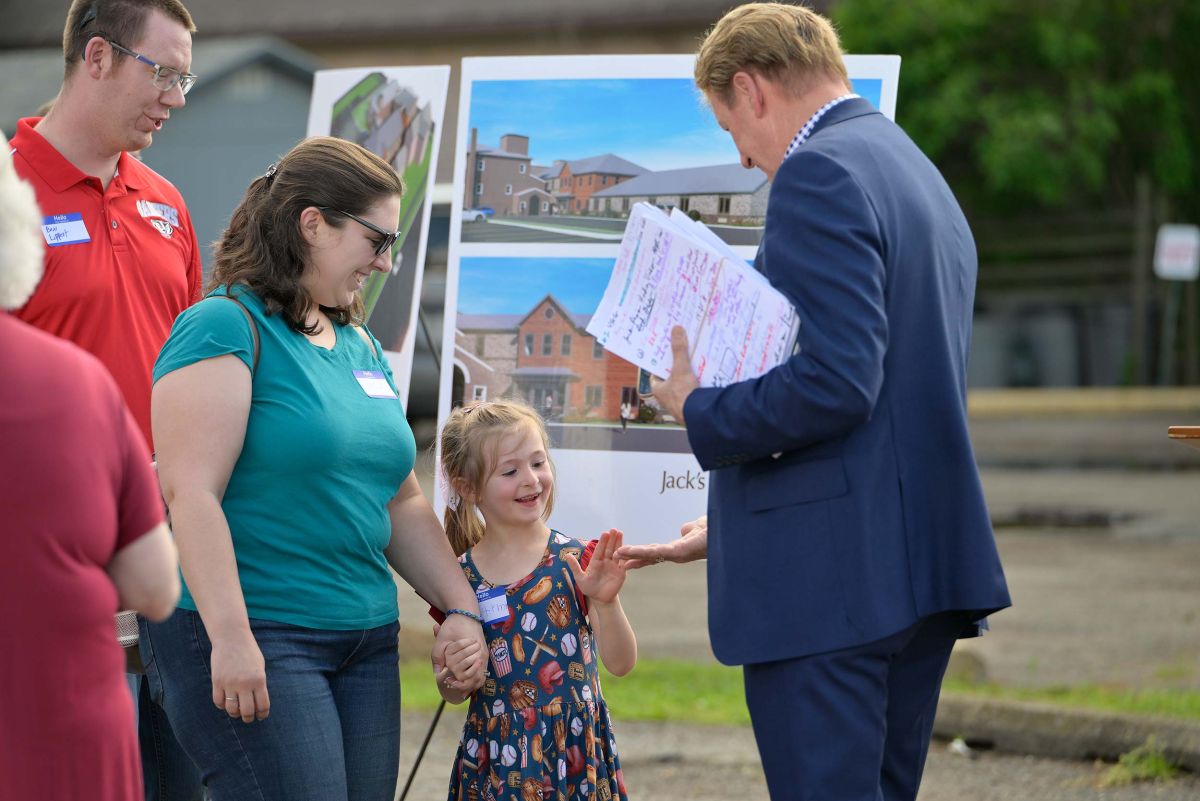 jacks-house-of-hoope-groundbreaking-070_001.jpg