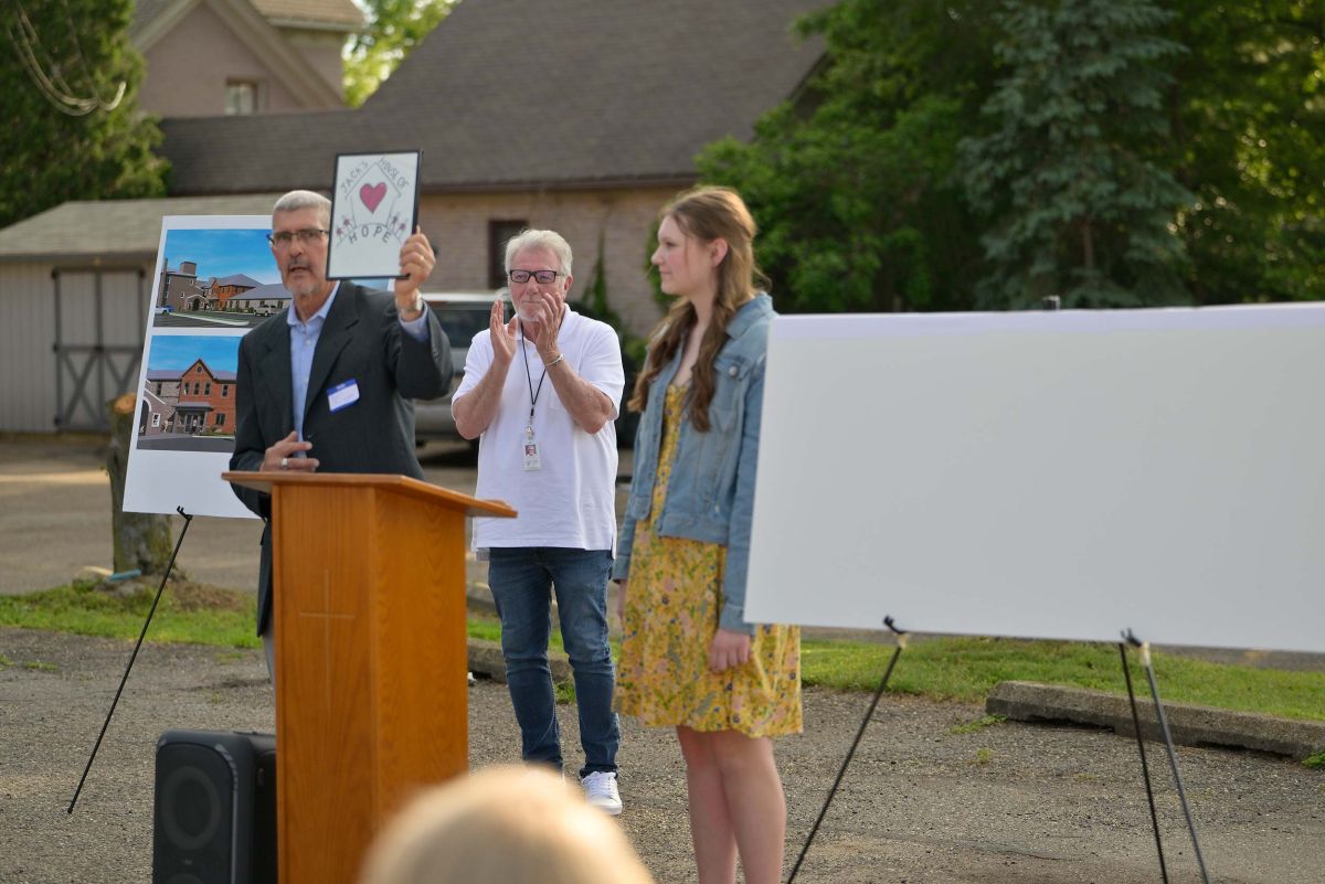 jacks-house-of-hoope-groundbreaking-688_001.jpg