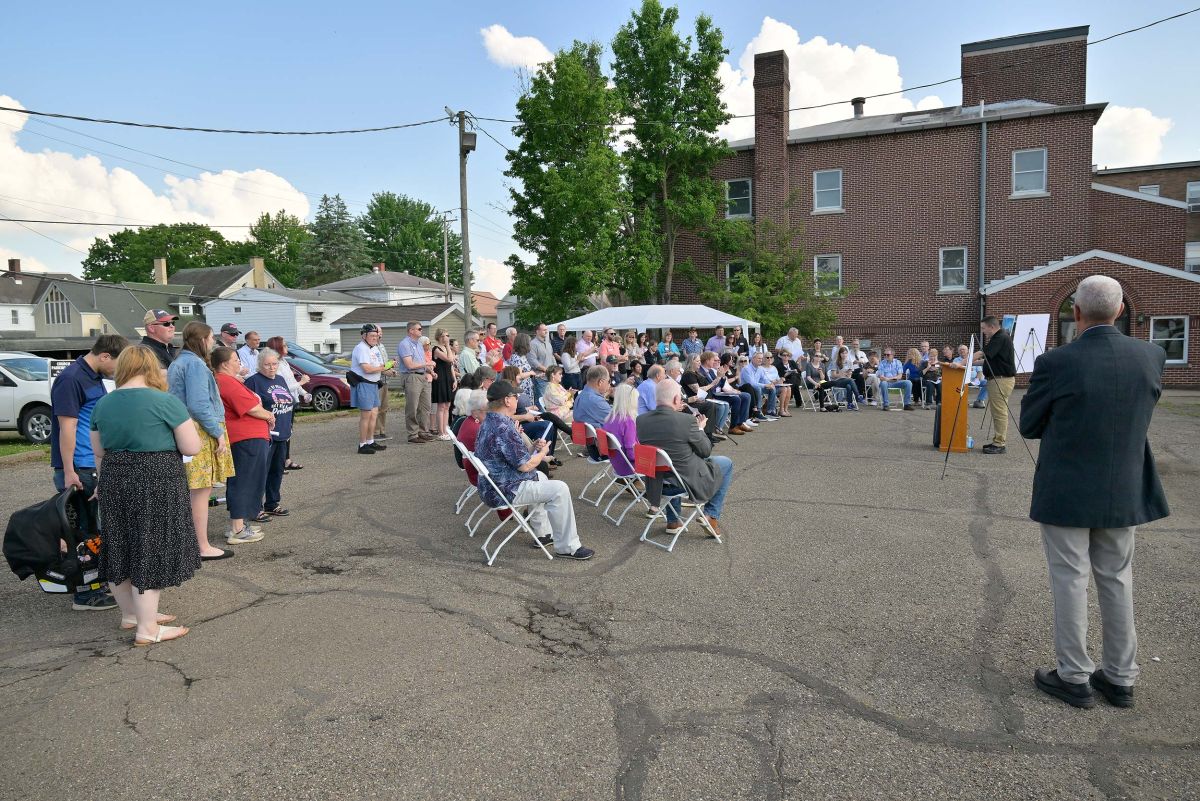 jacks-house-of-hoope-groundbreaking-771_001.jpg