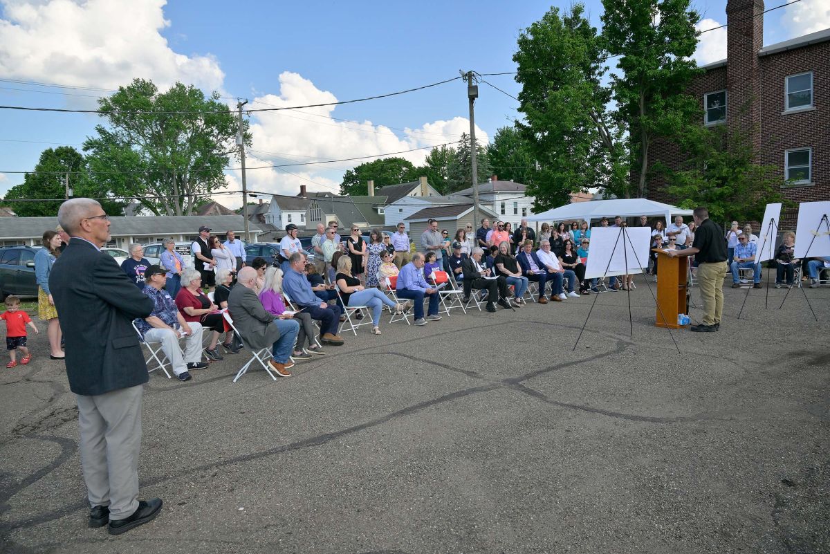 jacks-house-of-hoope-groundbreaking-772_001.jpg