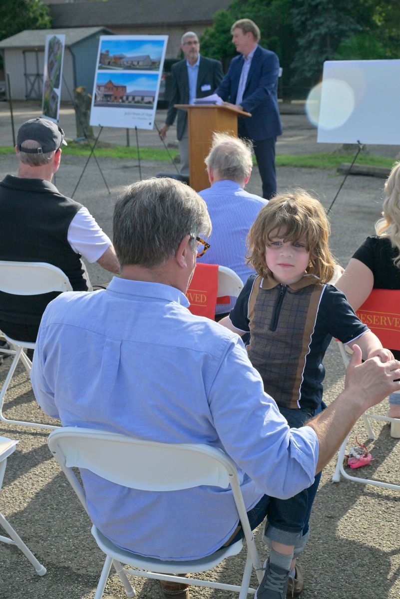 jacks-house-of-hoope-groundbreaking-800_001.jpg